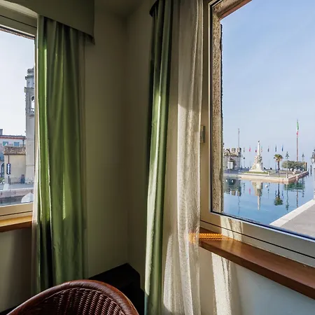 Hotel Alla Grotta Lazise Exterior photo