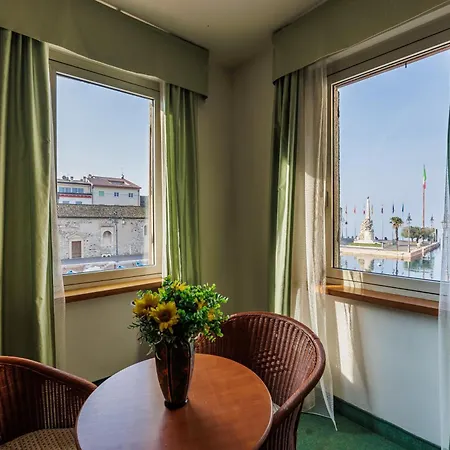 Hotel Alla Grotta Lazise Exterior photo