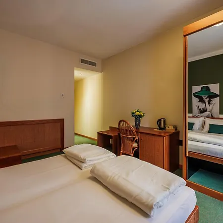 Hotel Alla Grotta Lazise Exterior photo