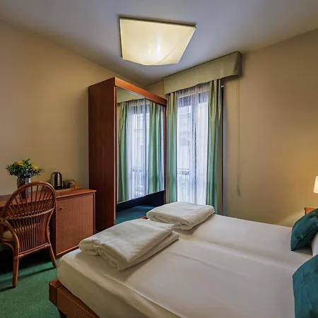 Hotel Alla Grotta Lazise Exterior photo