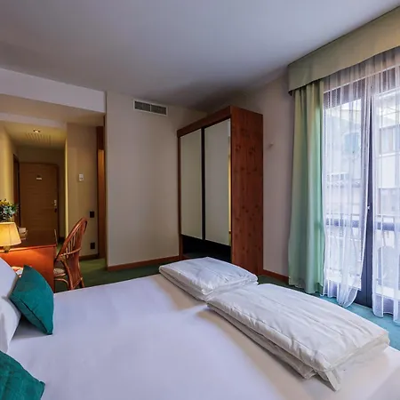 Hotel Alla Grotta Lazise Exterior photo