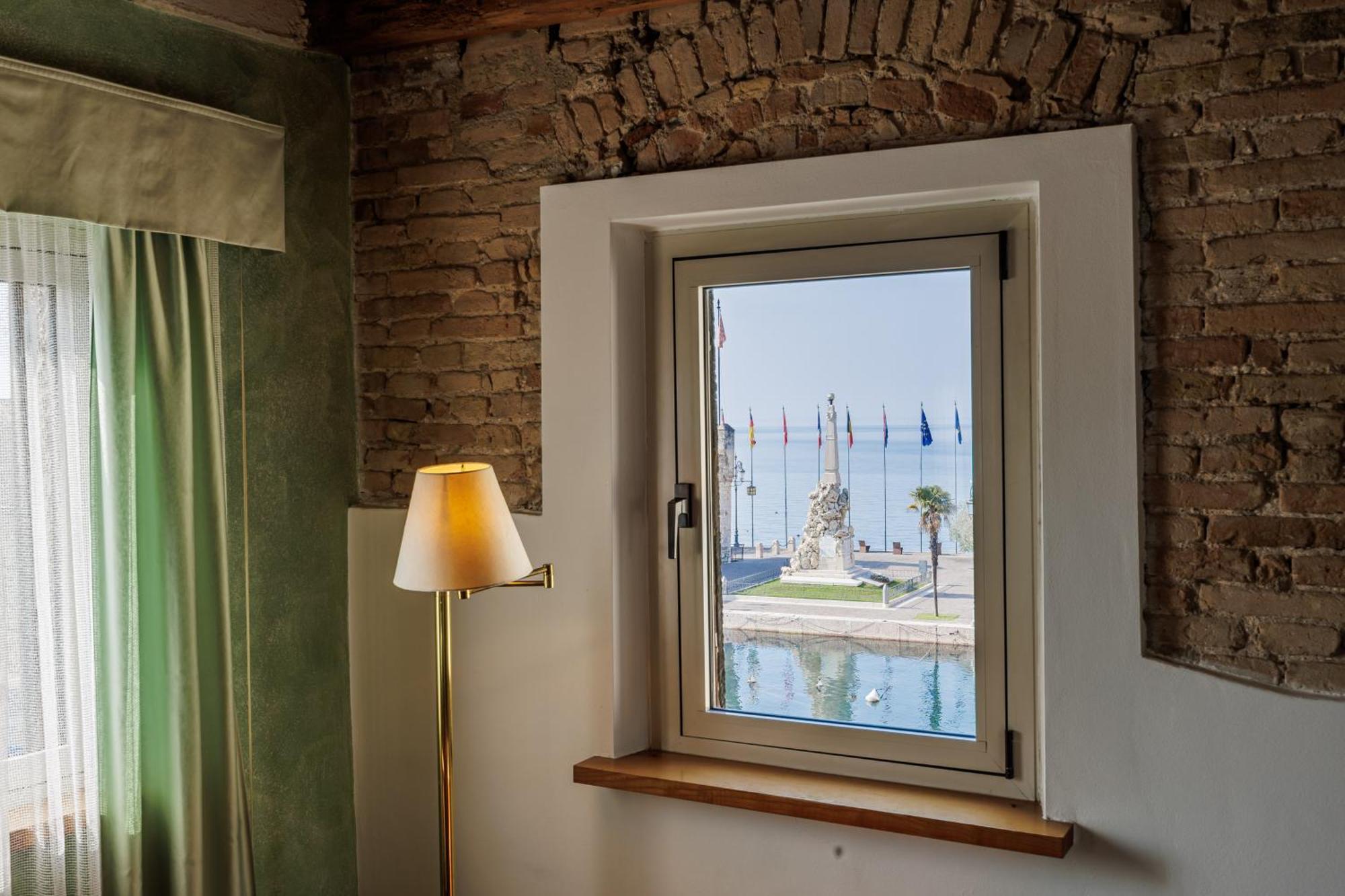 Grotta Hotel 3*
