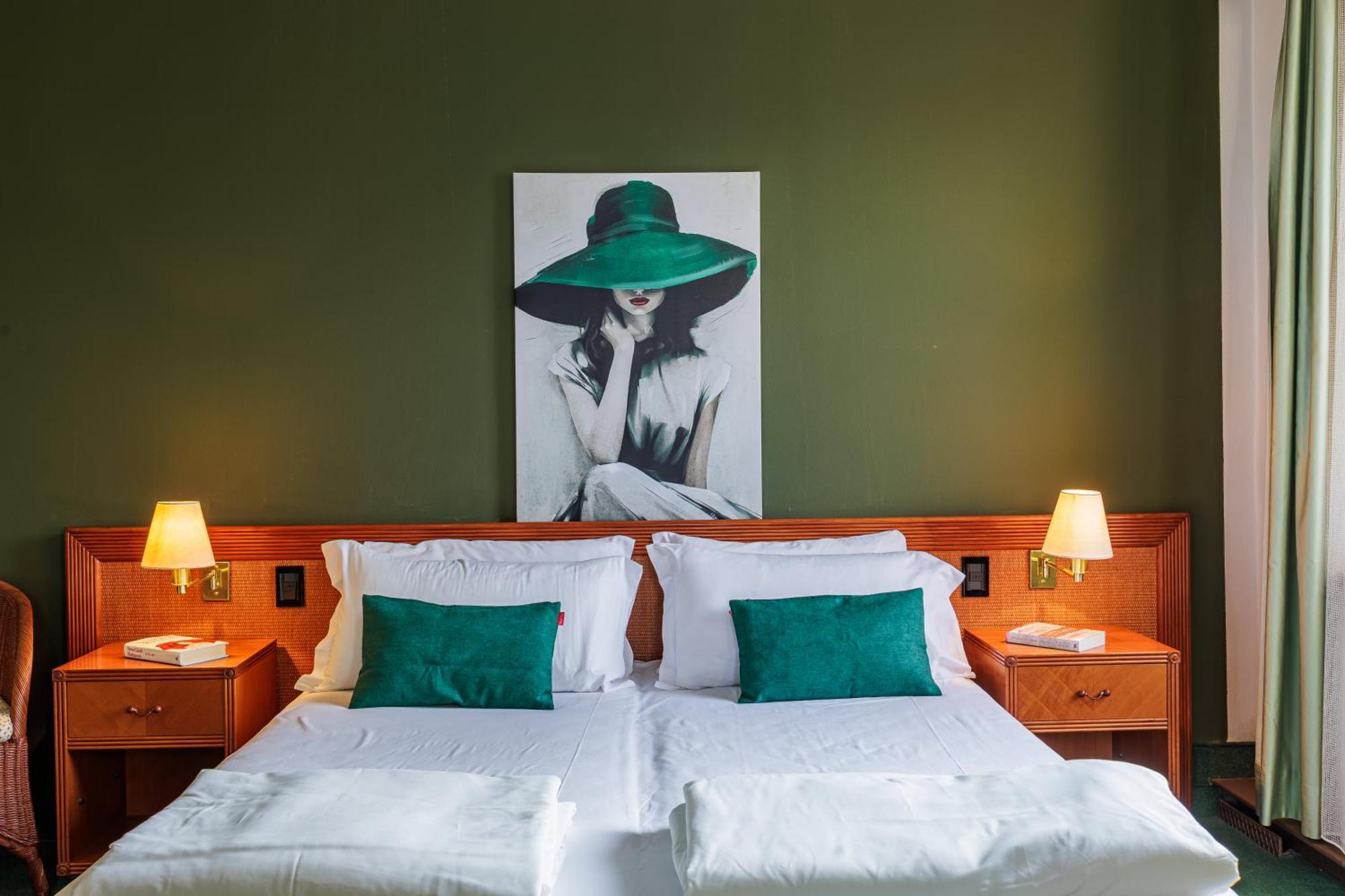 Grotta Hotel 3*