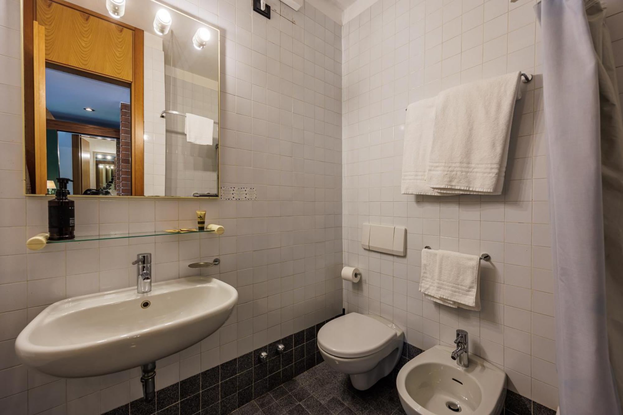 Grotta Hotel 3*