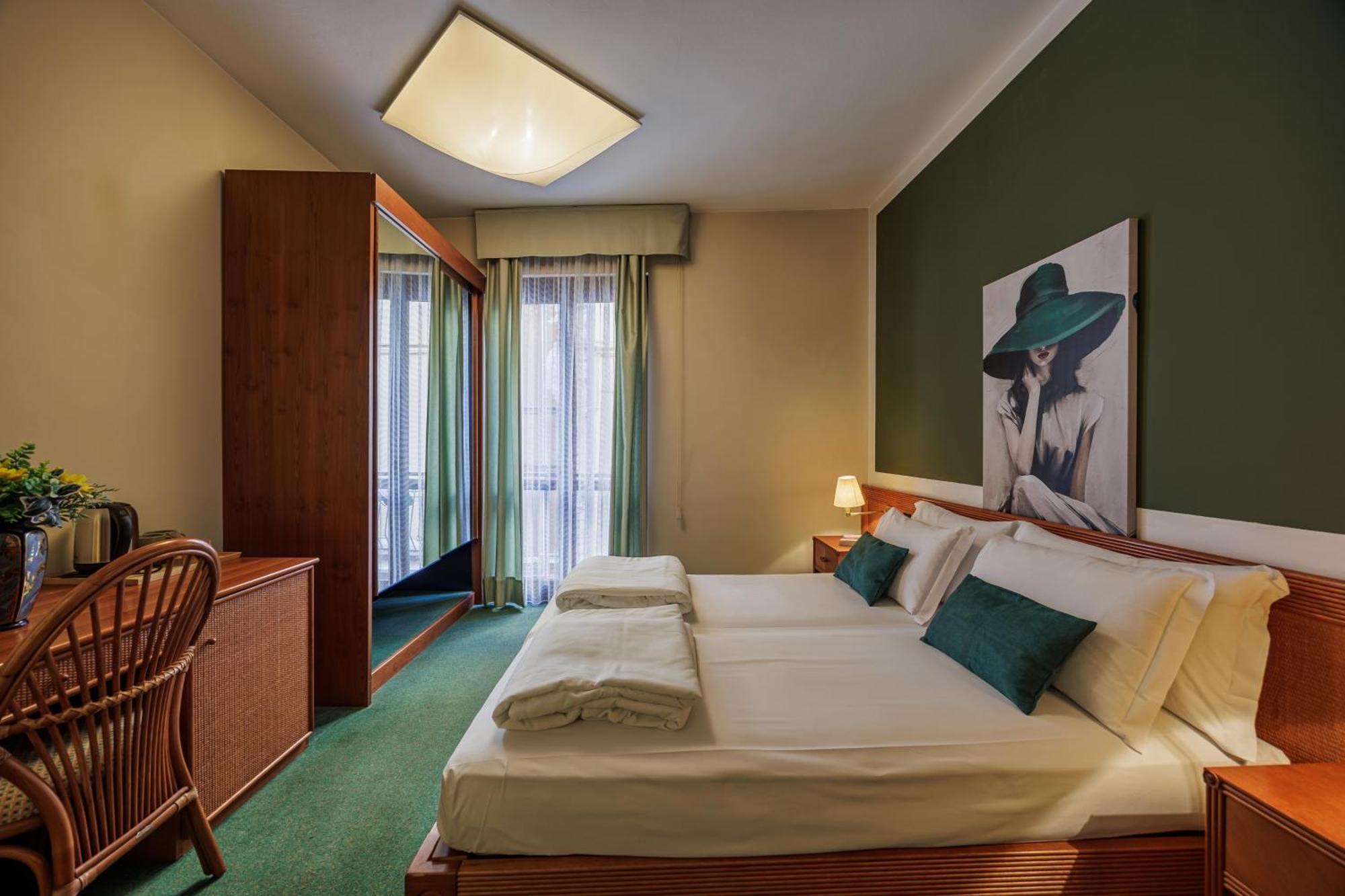 Grotta Hotel 3*