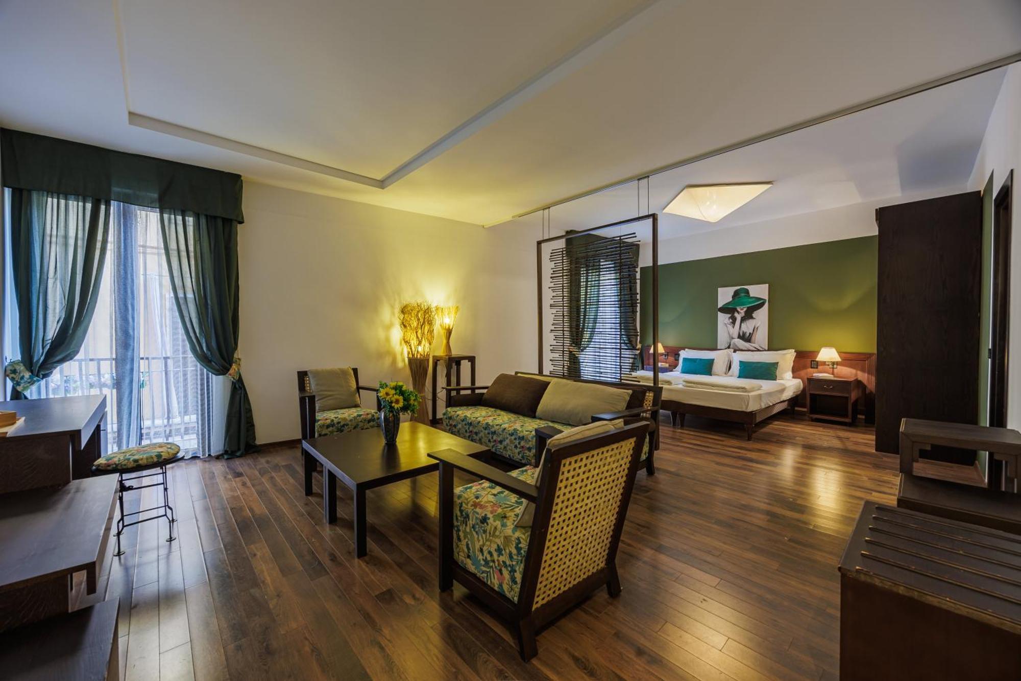 Grotta Hotel 3*