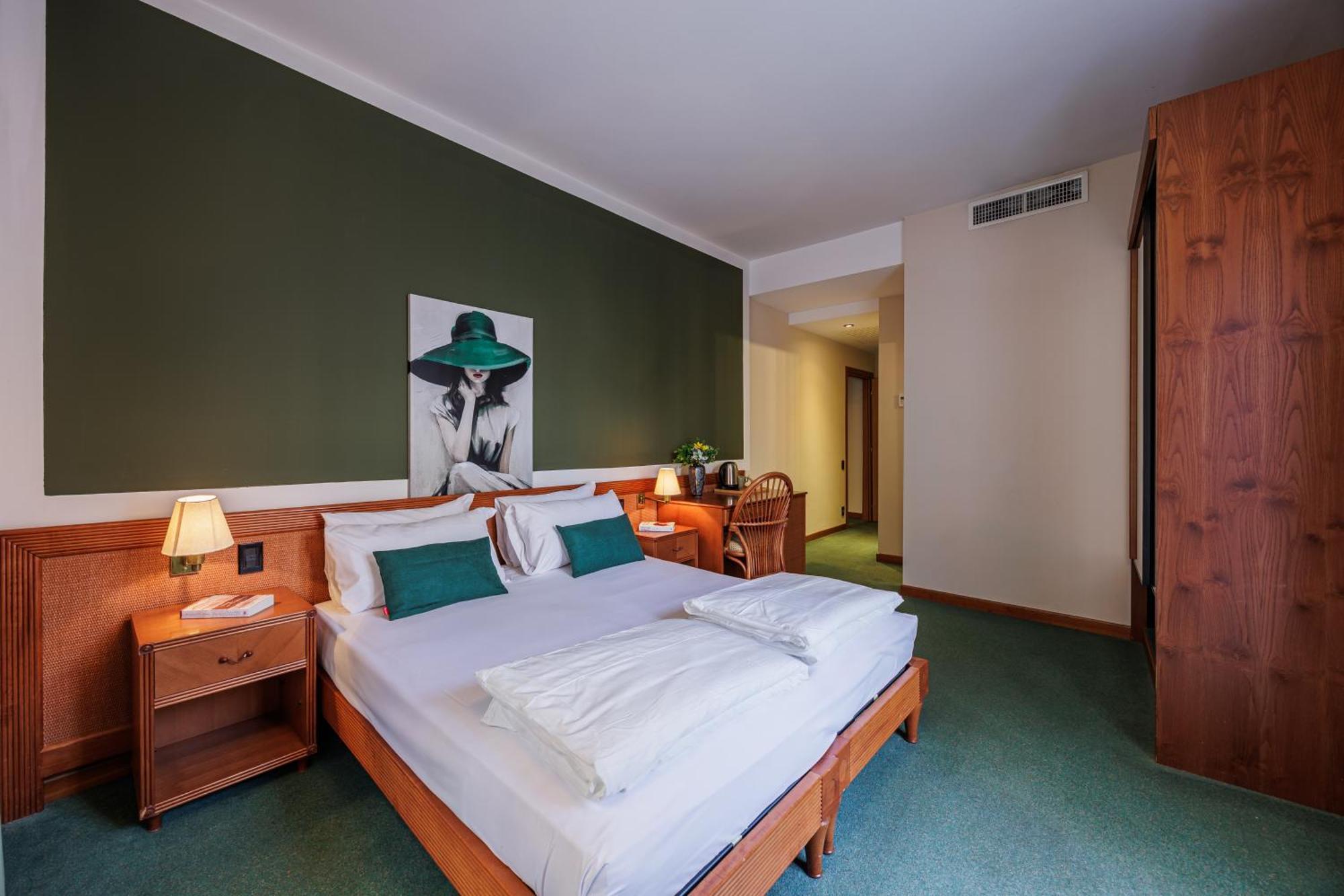 Grotta Hotel