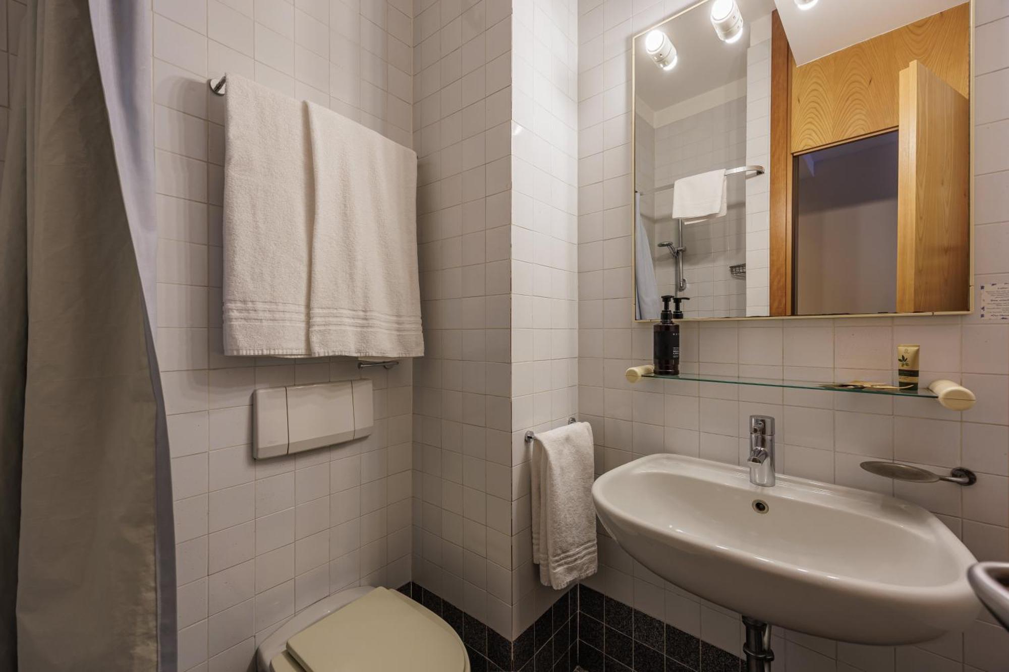 Grotta Hotel 3*